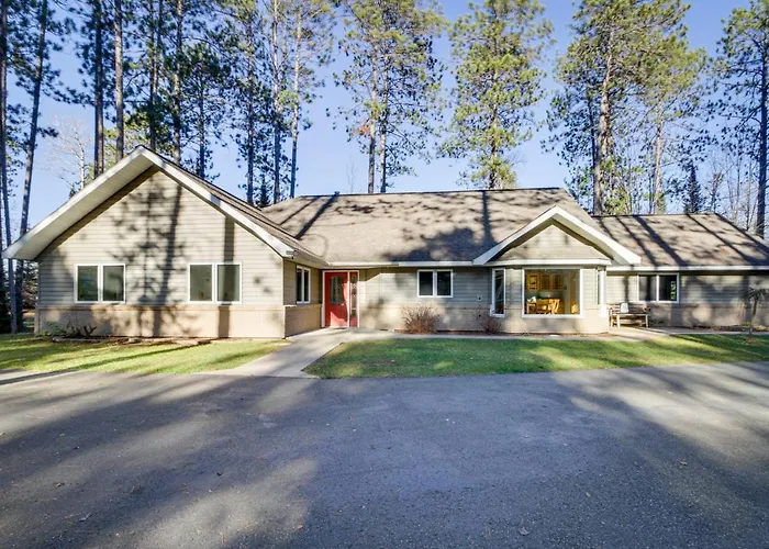 Peaceful Hibbing Getaway: Heated Floors, Fire Pit!