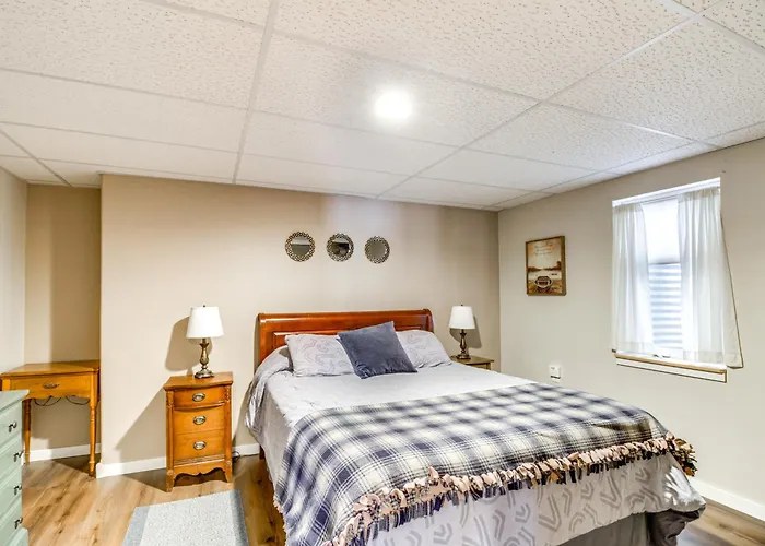 White Swan Lake Home Near Hiking & Snowmobiling!