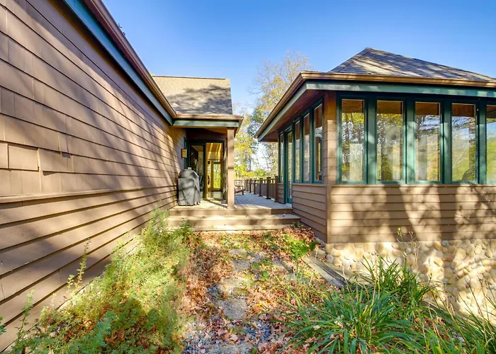 Private Lake & Trail Access: Home In Jacobson!